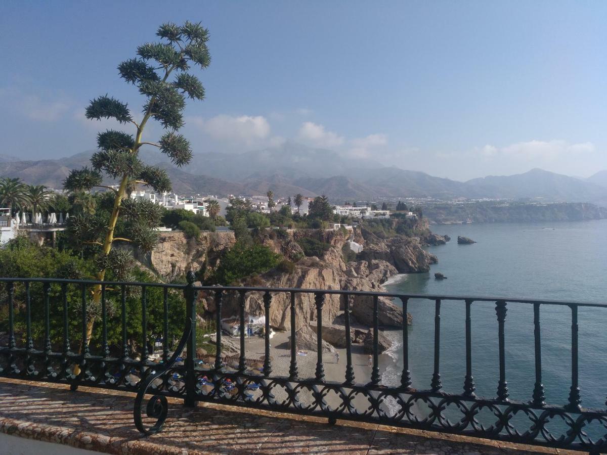 Apartamento Cala De Nerja-Lovely Екстер'єр фото